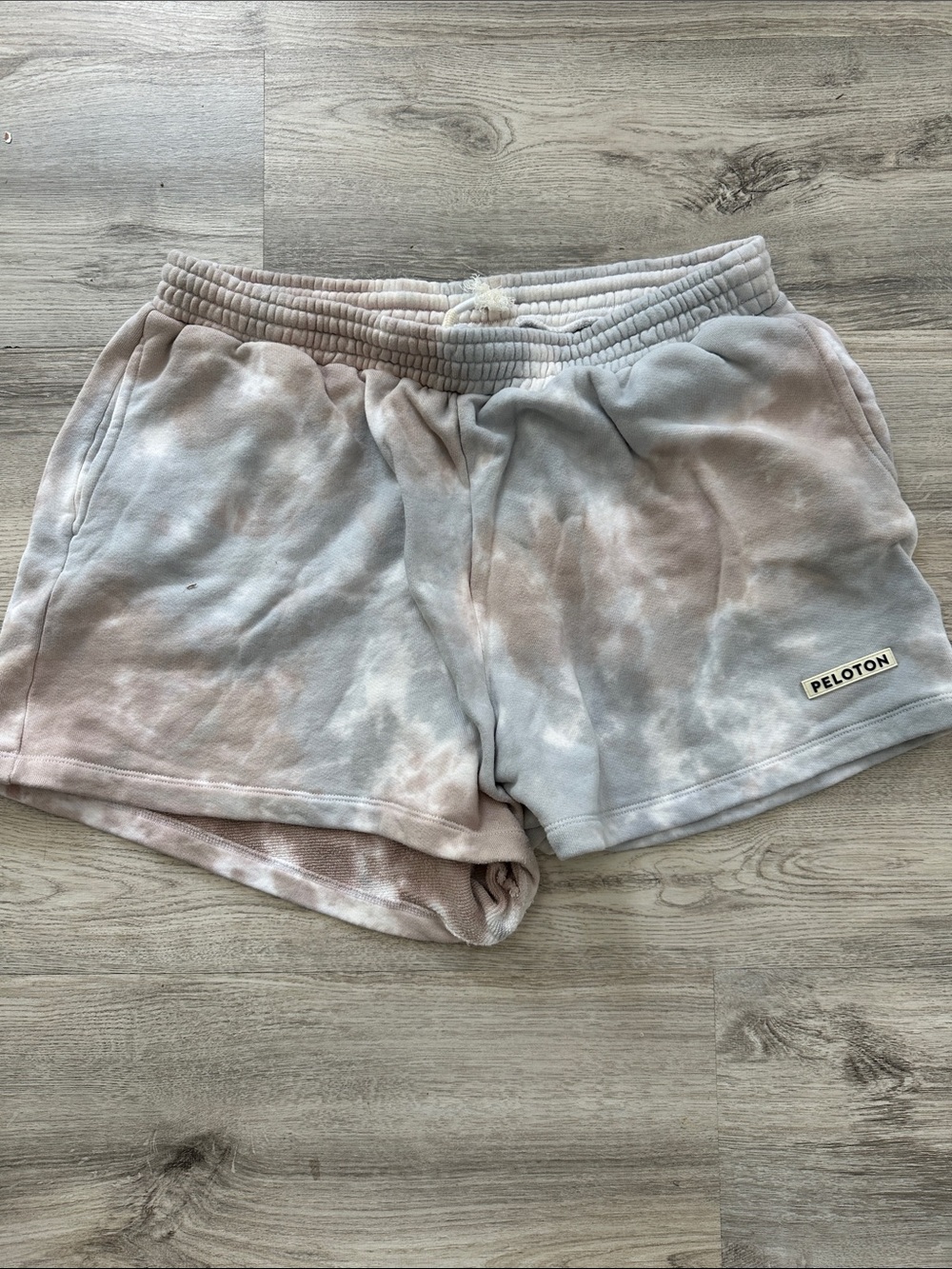 Peloton Women's Tie-Dye Lounge Shorts - Light Gray & Pink Haze